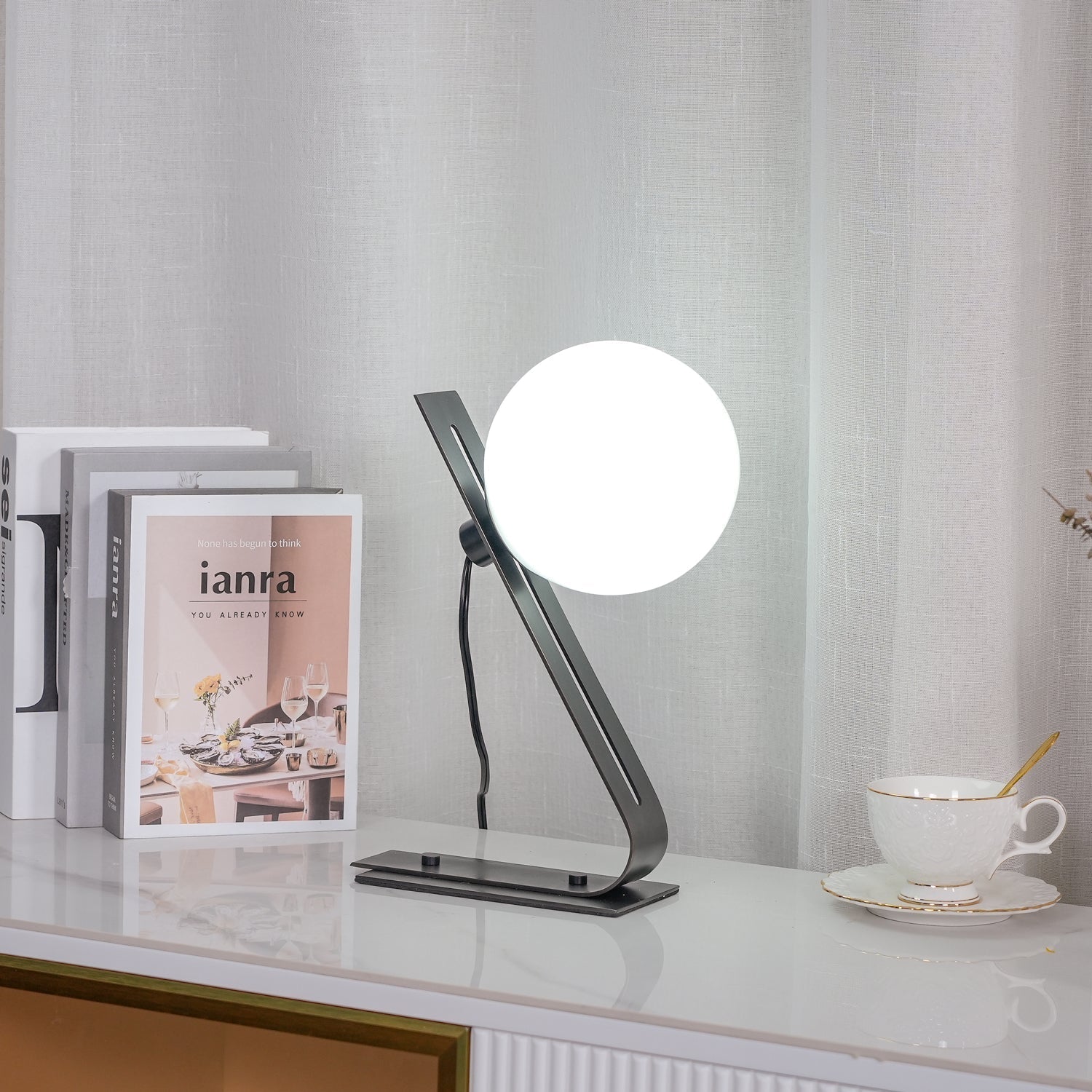 Lampe de Bureau en Laiton et Verre - Élégance et Lumière Ambiante chaleureuse