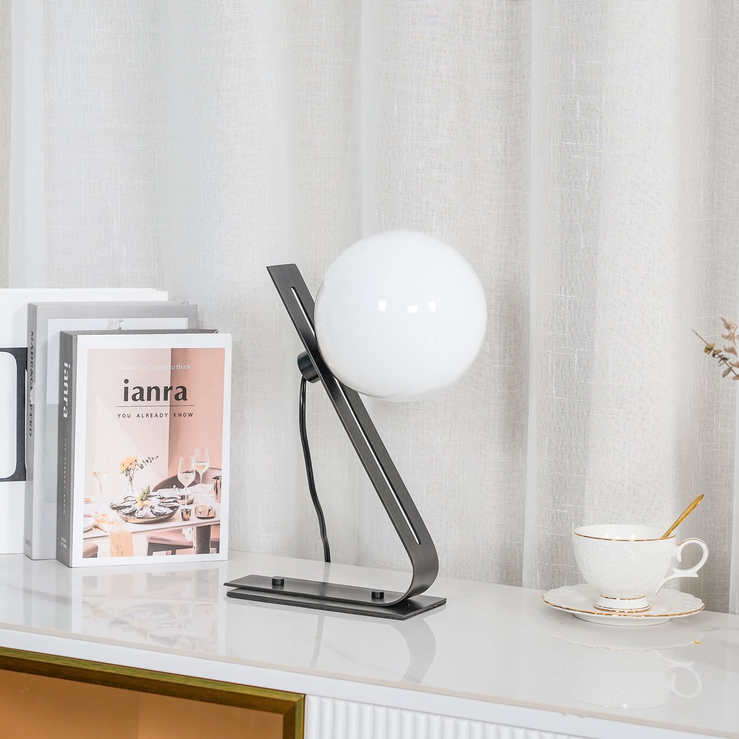 Lampe de Bureau en Laiton et Verre - Élégance et Lumière Ambiante chaleureuse
