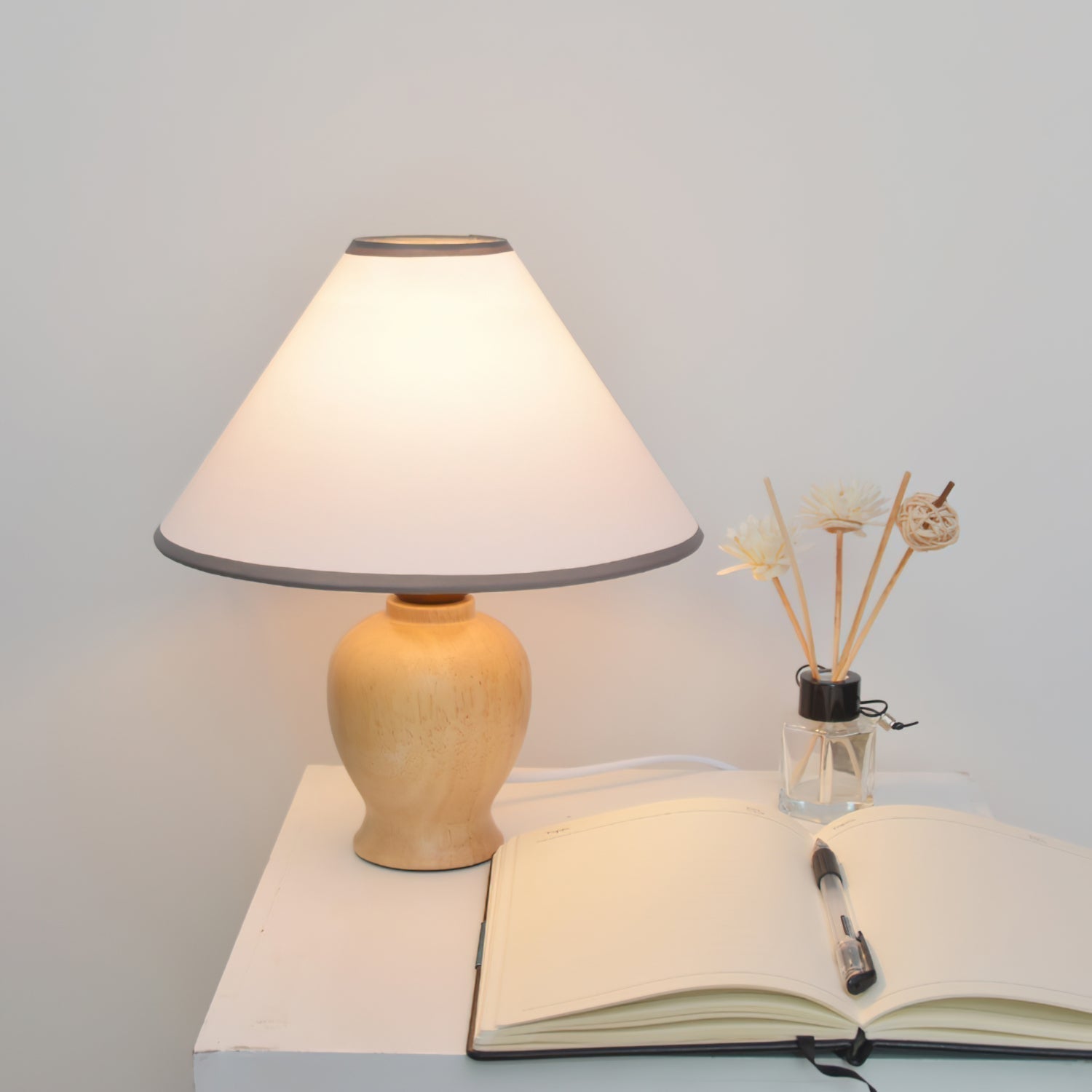 Lampe de Table en Bois Moderne - Éclairage Ambiant Élégant et Pratique