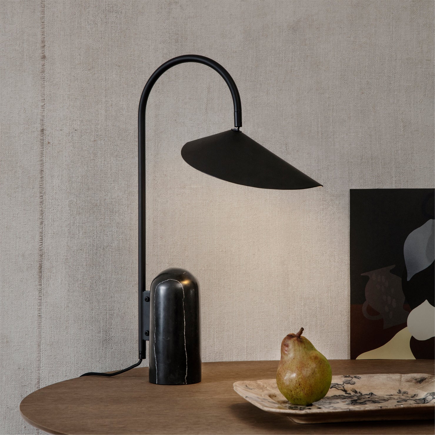 Lampe de Table Ajustable Contemporaine - Design Élégant en Marbre et Métal