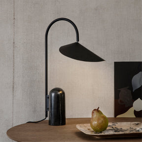 Lampe de Table Ajustable Contemporaine - Design Élégant en Marbre et Métal