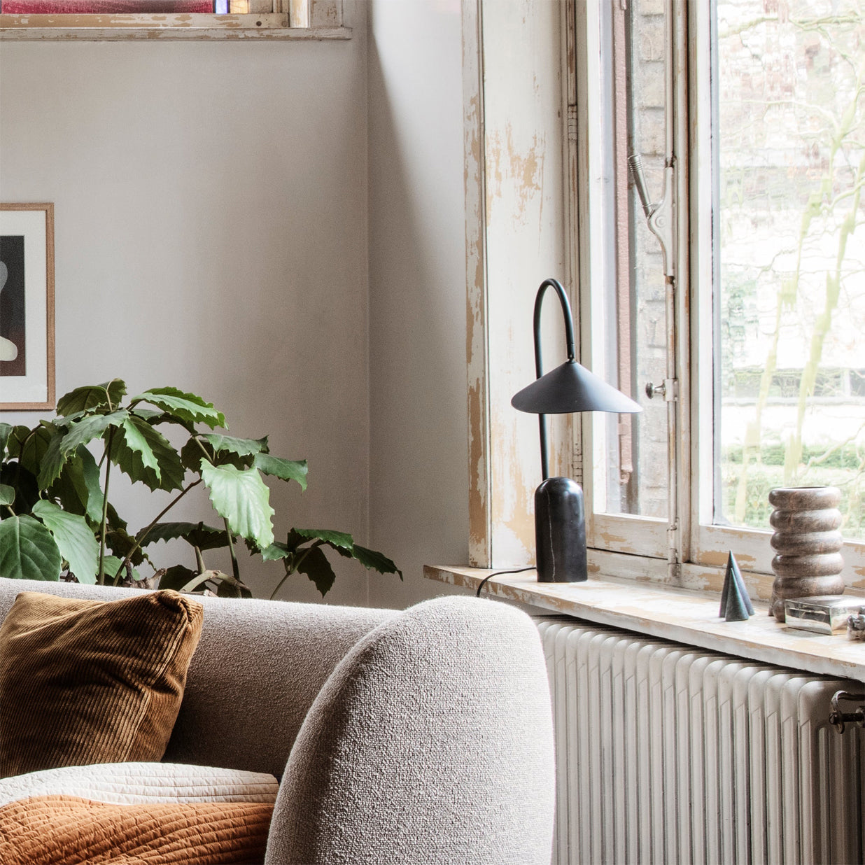 Lampe de Table Ajustable Contemporaine - Design Élégant en Marbre et Métal