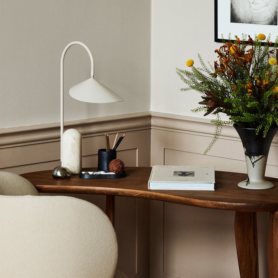 Lampe de Table Ajustable Contemporaine - Design Élégant en Marbre et Métal