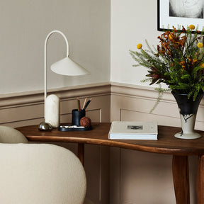 Lampe de Table Ajustable Contemporaine - Design Élégant en Marbre et Métal