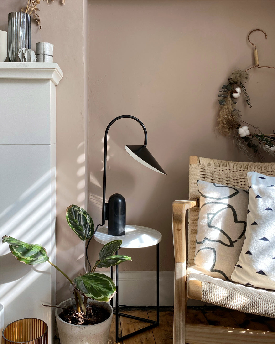 Lampe de Table Ajustable Contemporaine - Design Élégant en Marbre et Métal