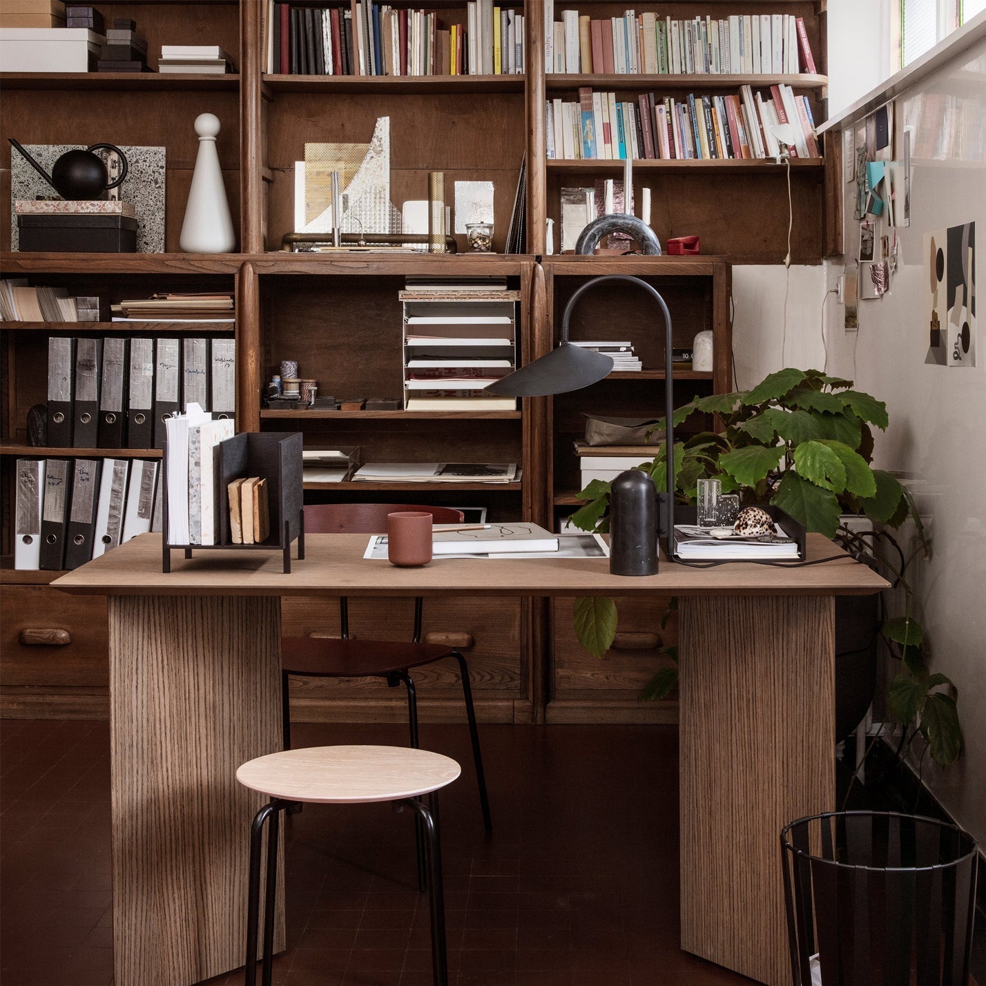 Lampe de Table Ajustable Contemporaine - Design Élégant en Marbre et Métal