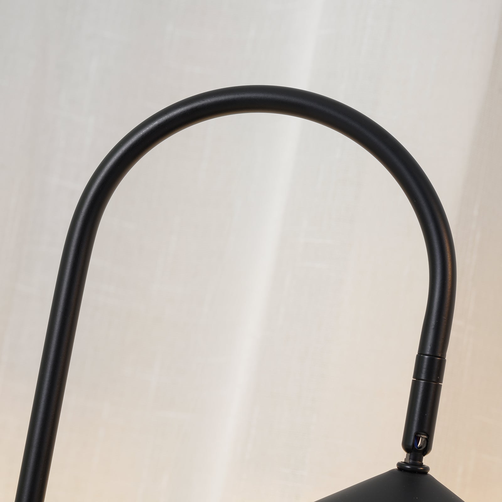 Lampe de Table Ajustable Contemporaine - Design Élégant en Marbre et Métal