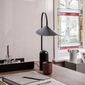 Lampe de Table Ajustable Contemporaine - Design Élégant en Marbre et Métal