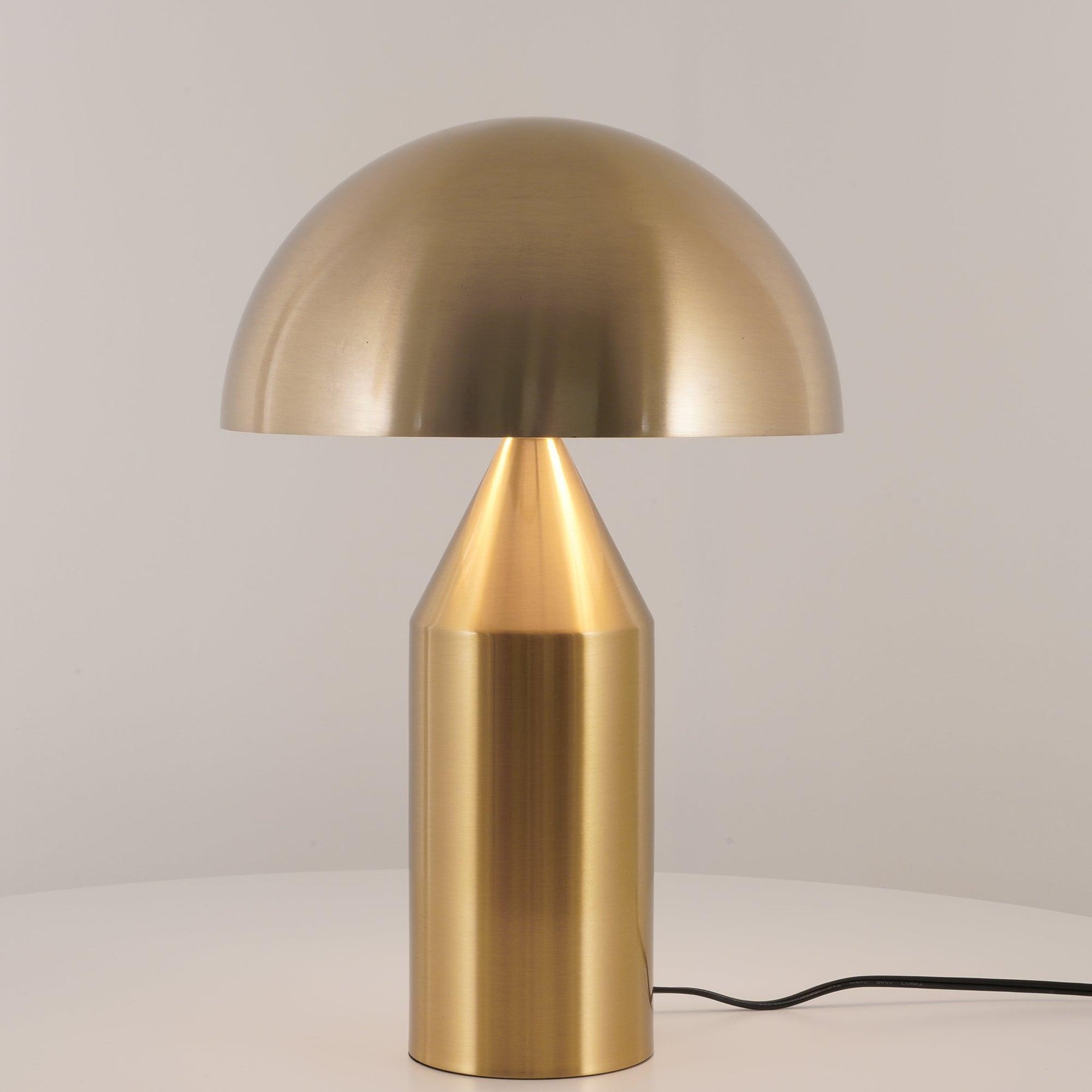 Lampe de Table Métallique Élégante - Design Sophistiqué et Fonctionnel