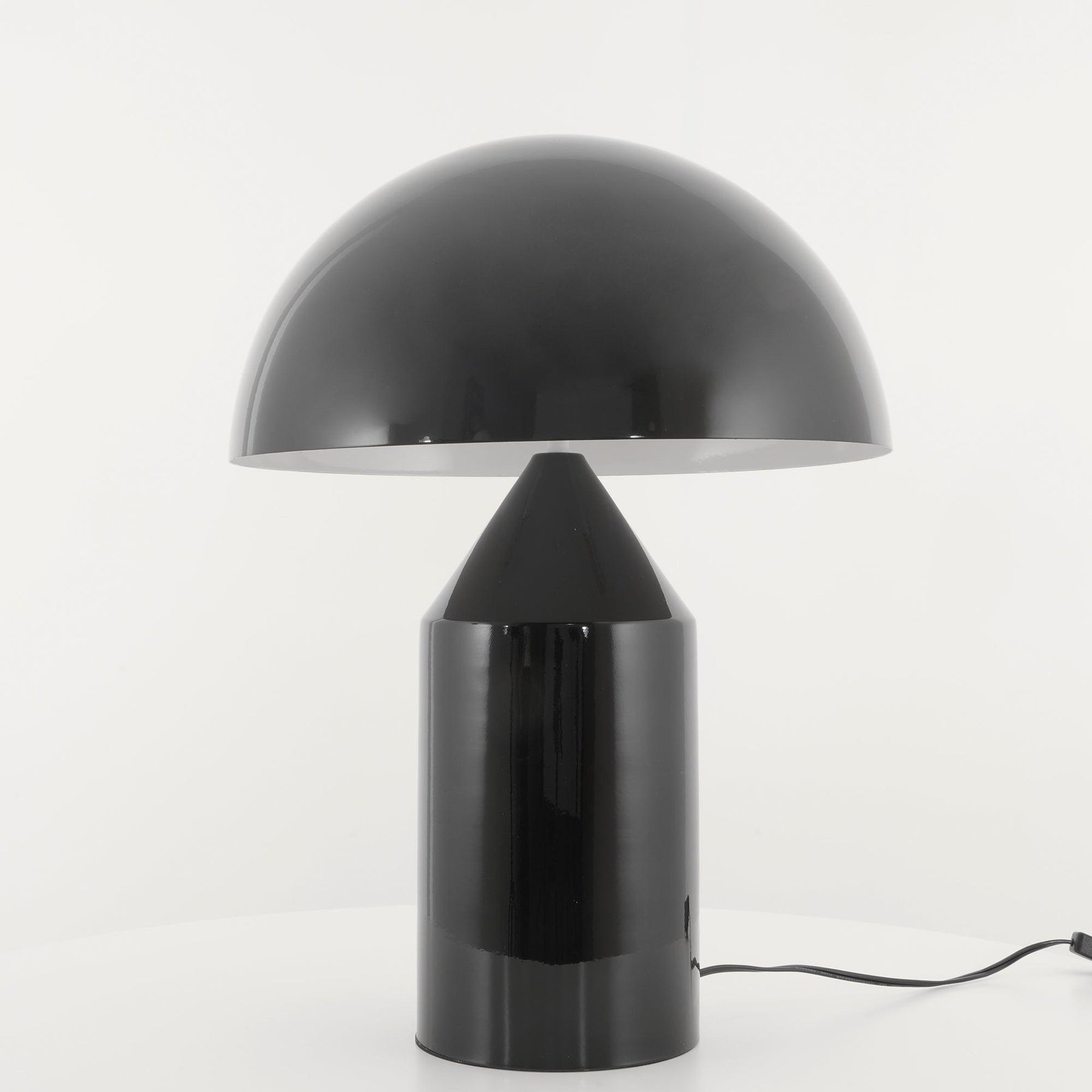 Lampe de Table Métallique Élégante - Design Sophistiqué et Fonctionnel