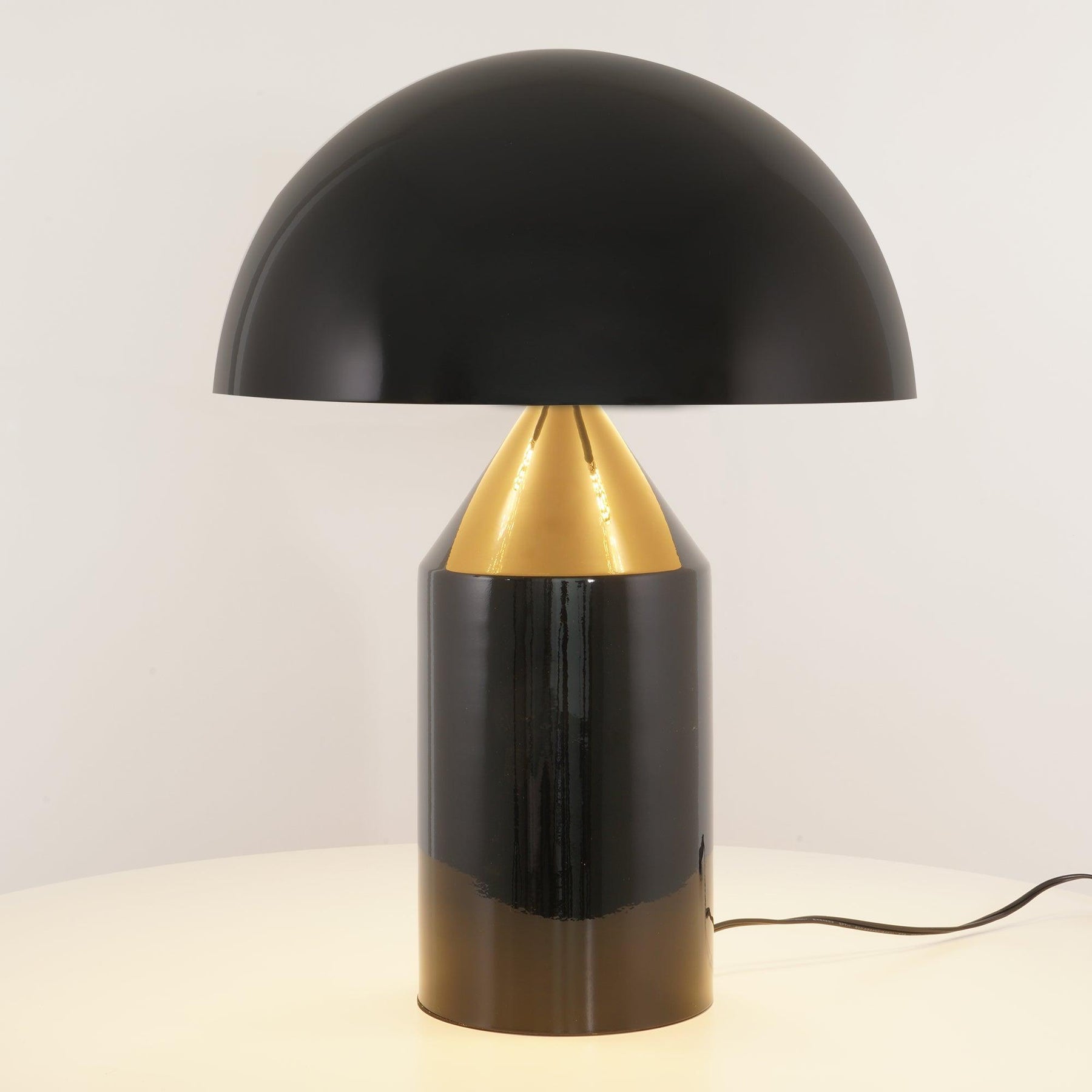 Lampe de Table Métallique Élégante - Design Sophistiqué et Fonctionnel