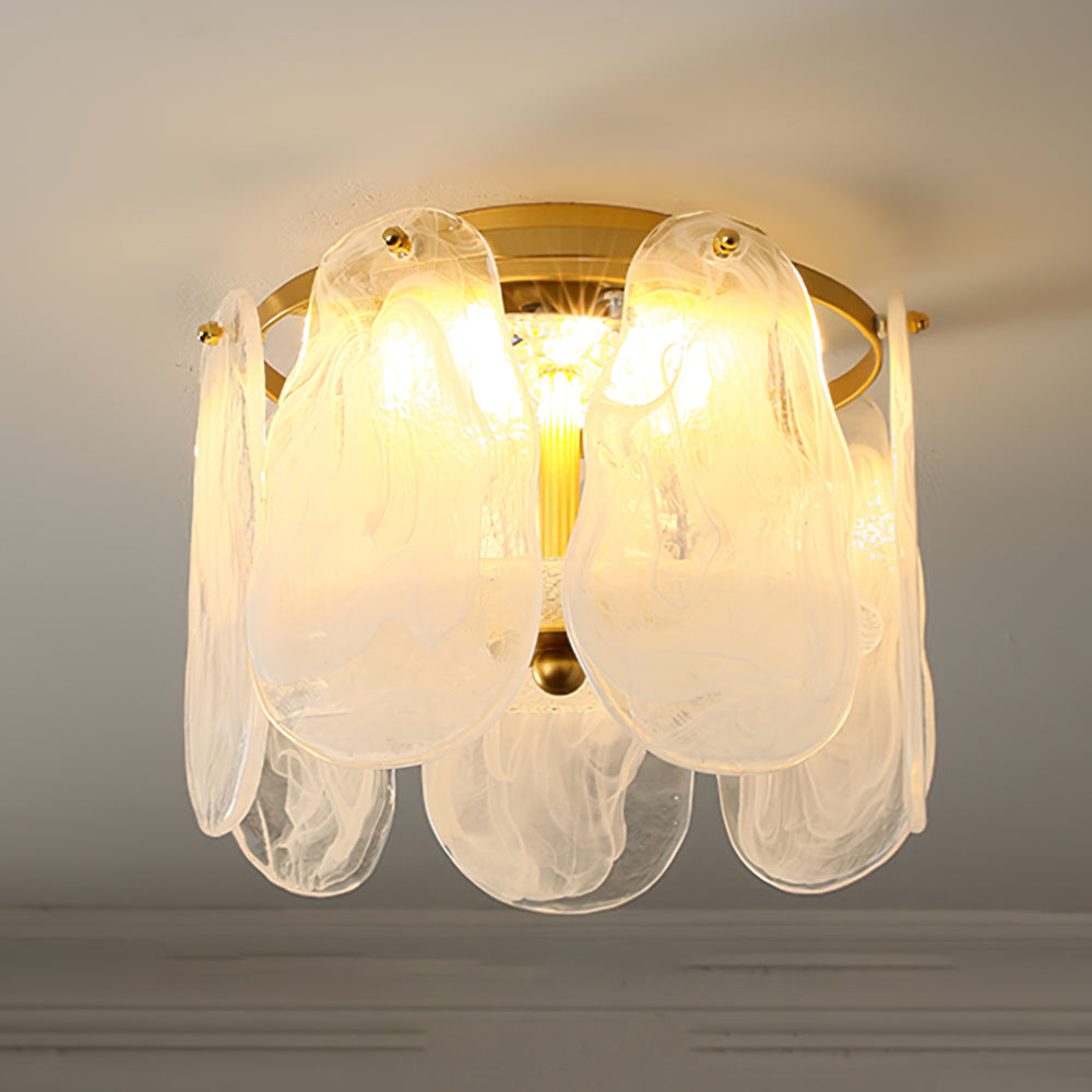 Lustre en Métal Doré avec Perles - Éclairage Élégant et Accueillant