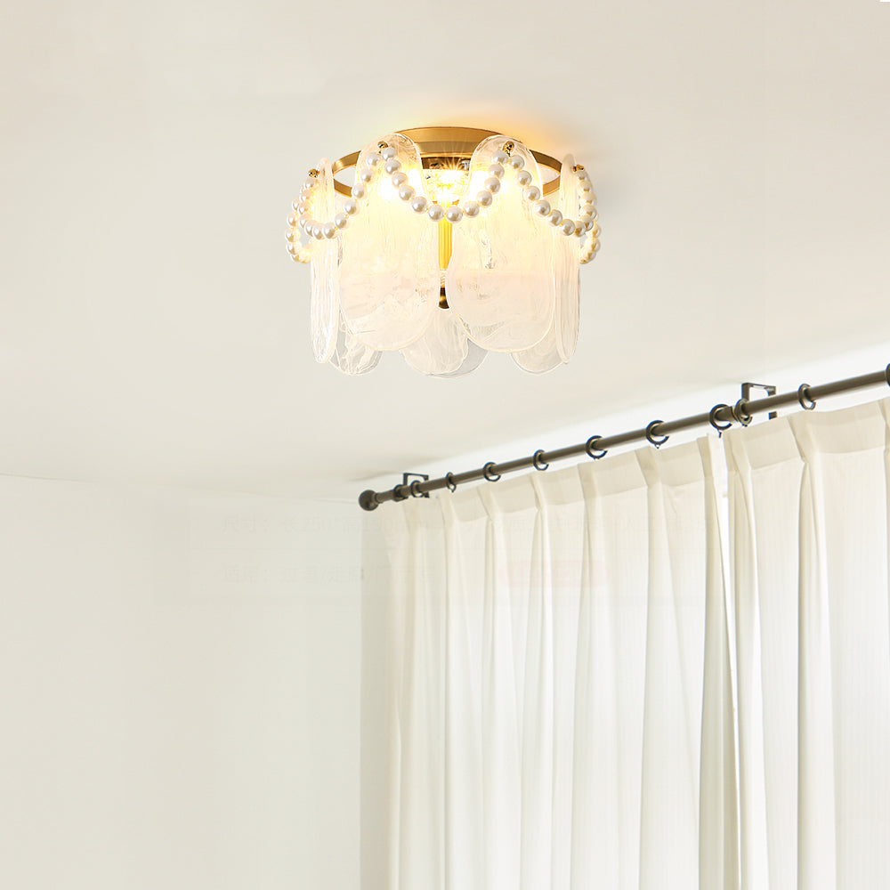 Lustre en Métal Doré avec Perles - Éclairage Élégant et Accueillant