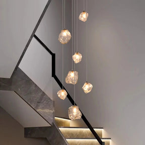 Lustre d'Escalier Scandinave - Éclairage Sculptural et Élégant