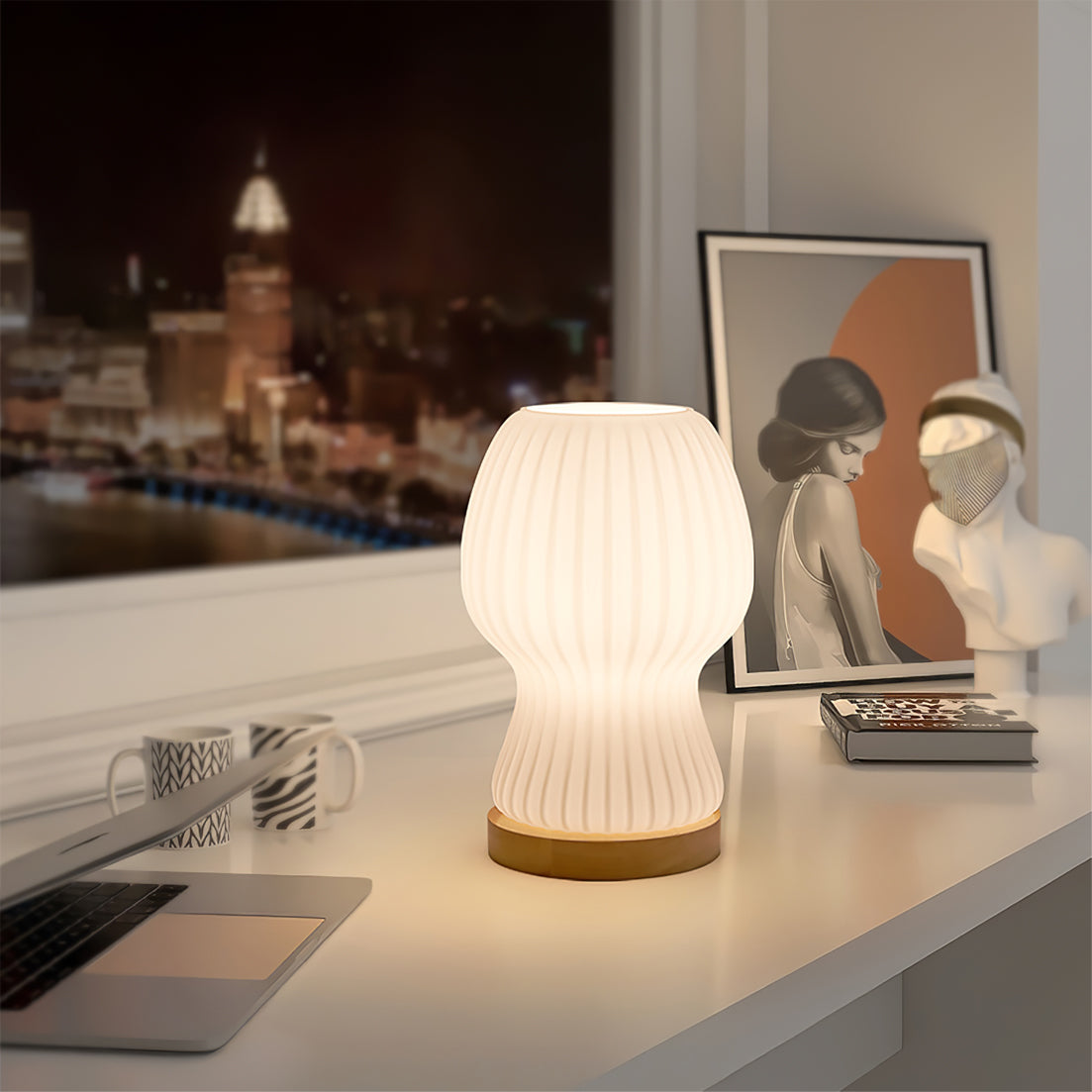 Lampe de Table en Verre Pliée - Élégance et Ambiance Chaleureuse