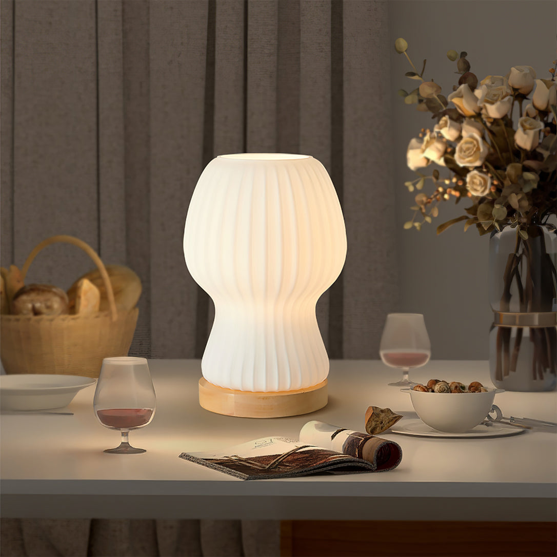 Lampe de Table en Verre Pliée - Élégance et Ambiance Chaleureuse