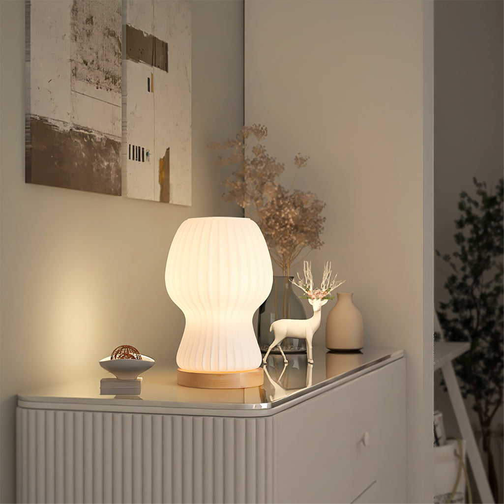 Lampe de Table en Verre Pliée - Élégance et Ambiance Chaleureuse