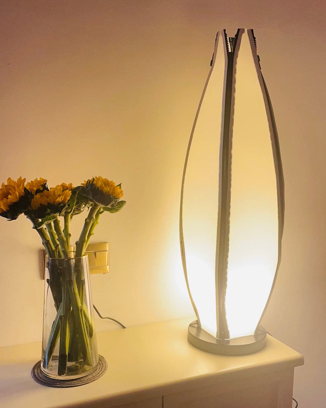 Lampe de Table en Forme de Banane - Design Ludique et Réglable