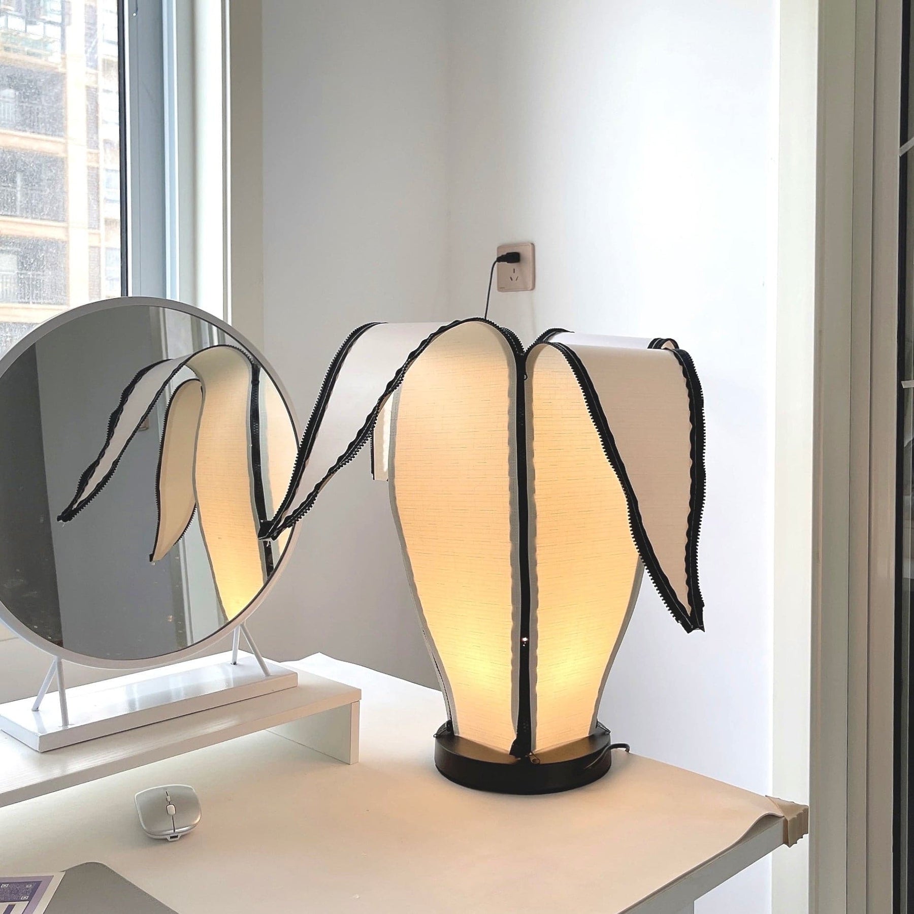 Lampe de Table en Forme de Banane - Design Ludique et Réglable