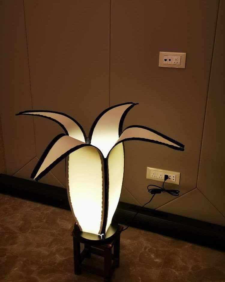 Lampe de Table en Forme de Banane - Design Ludique et Réglable