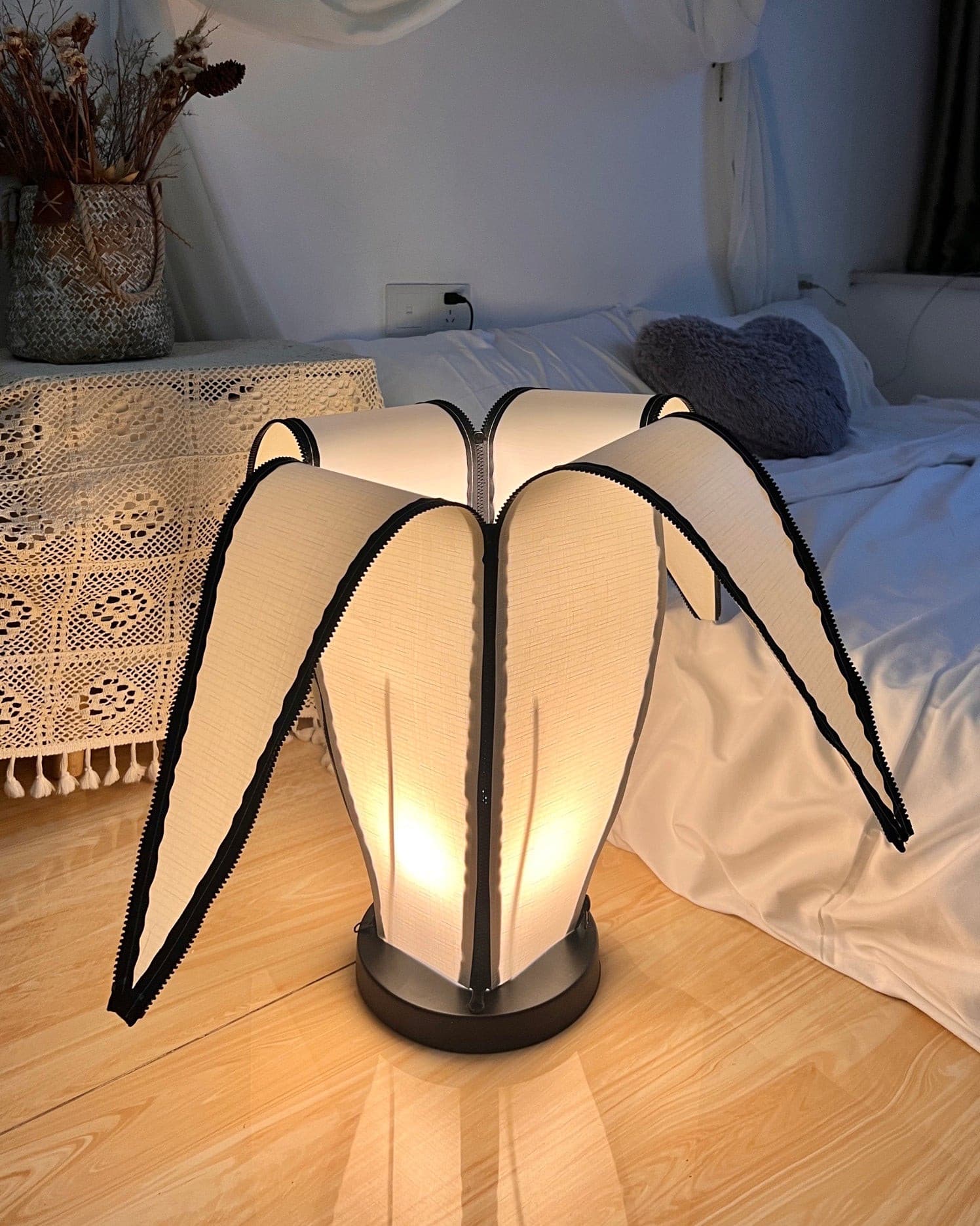 Lampe de Table en Forme de Banane - Design Ludique et Réglable