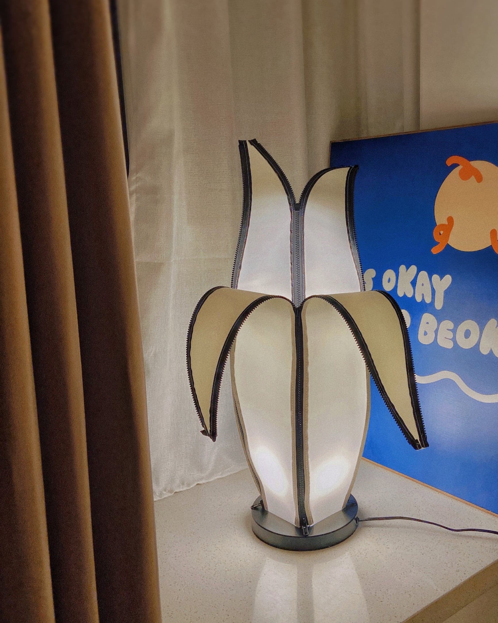 Lampe de Table en Forme de Banane - Design Ludique et Réglable