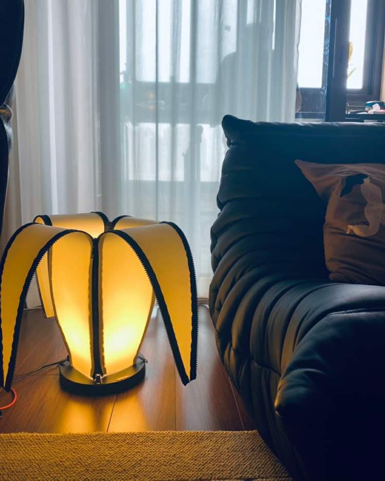 Lampe de Table en Forme de Banane - Design Ludique et Réglable
