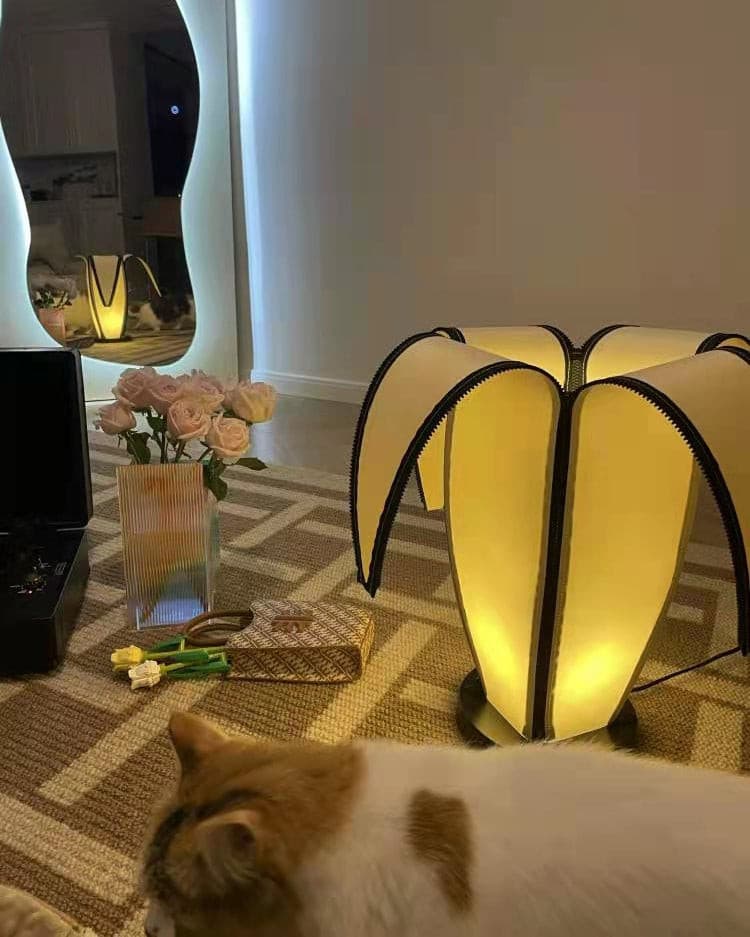 Lampe de Table en Forme de Banane - Design Ludique et Réglable
