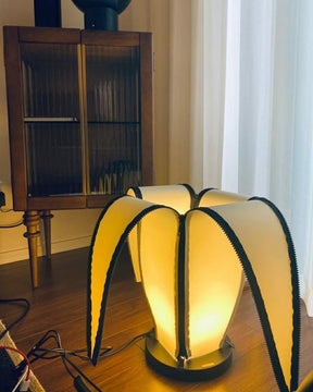Lampe de Table en Forme de Banane - Design Ludique et Réglable