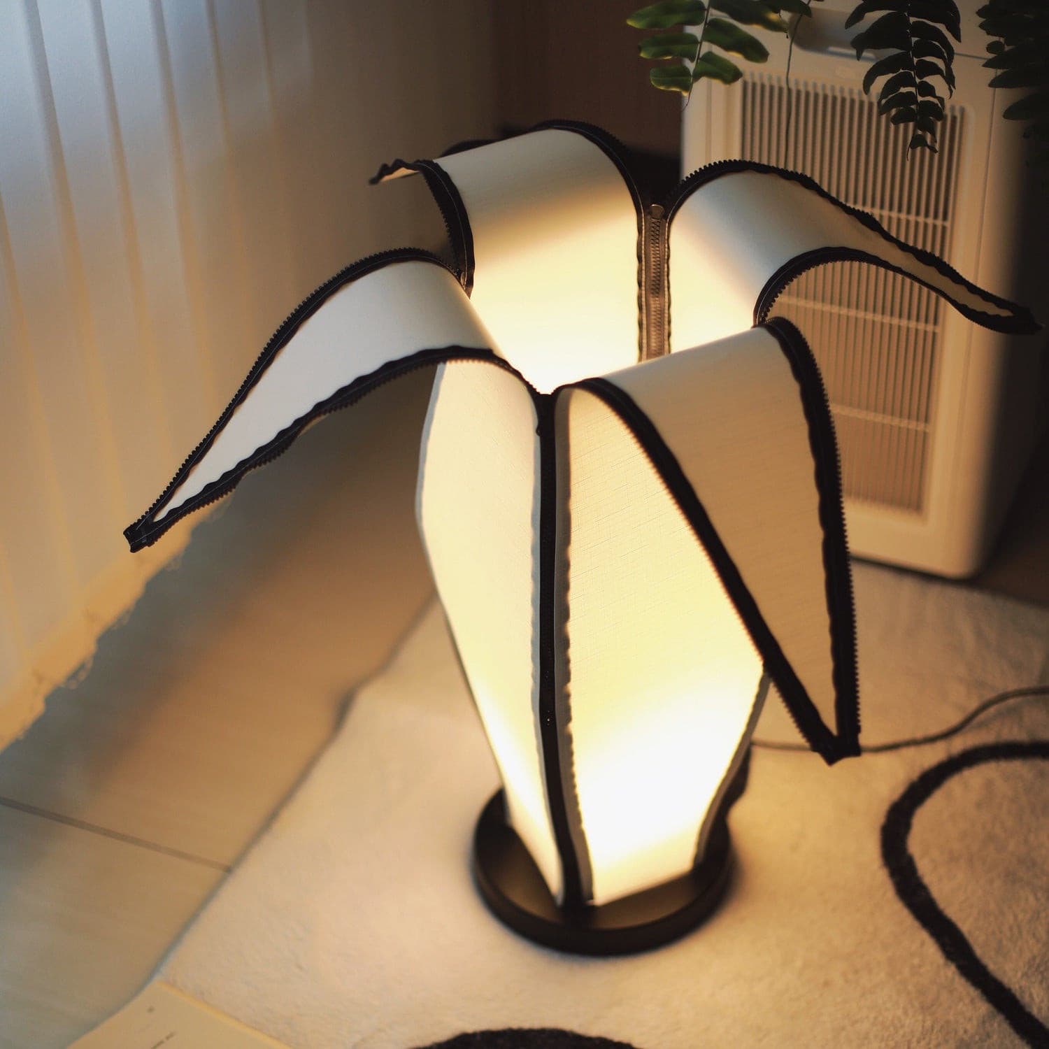 Lampe de Table en Forme de Banane - Design Ludique et Réglable
