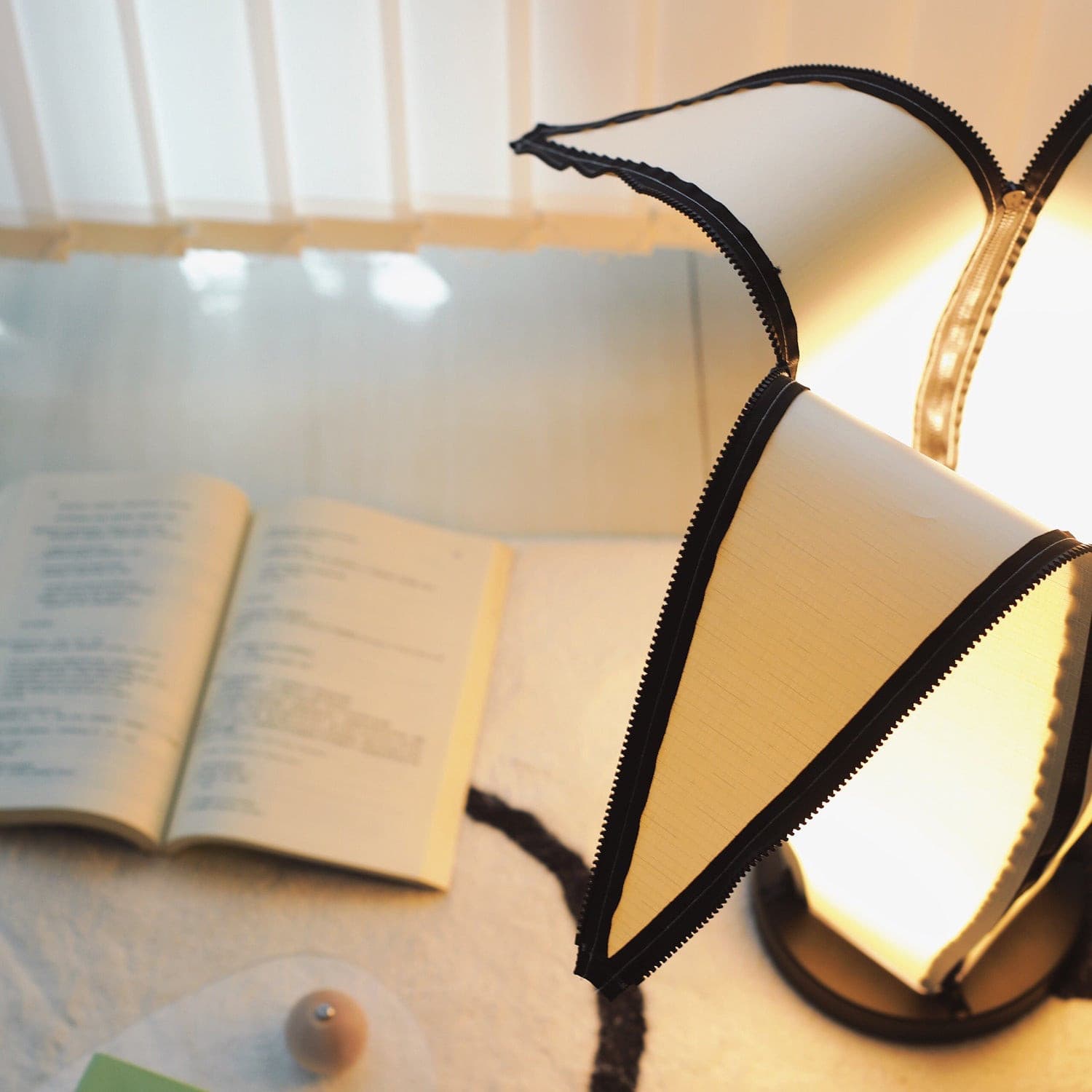 Lampe de Table en Forme de Banane - Design Ludique et Réglable
