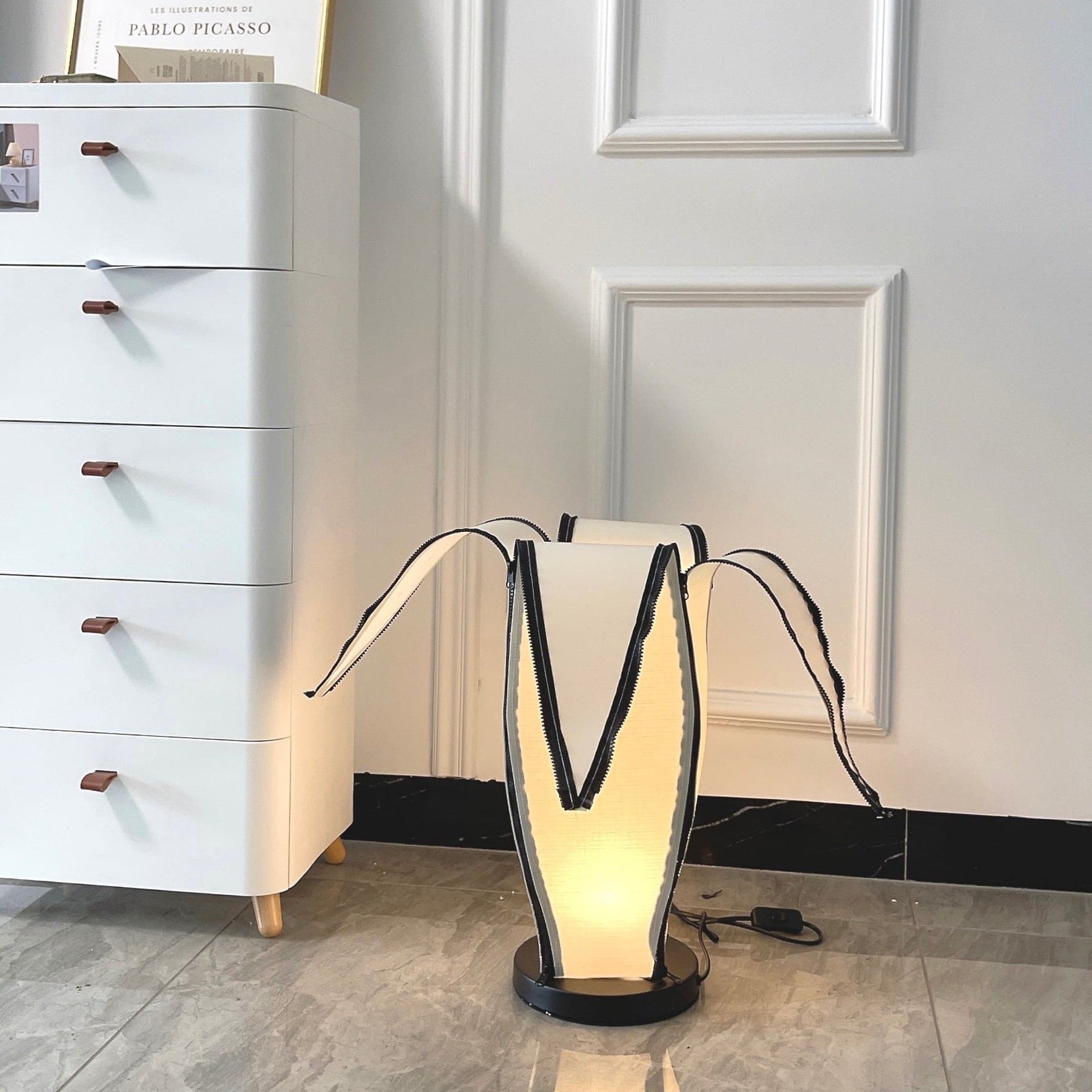Lampe de Table en Forme de Banane - Design Ludique et Réglable