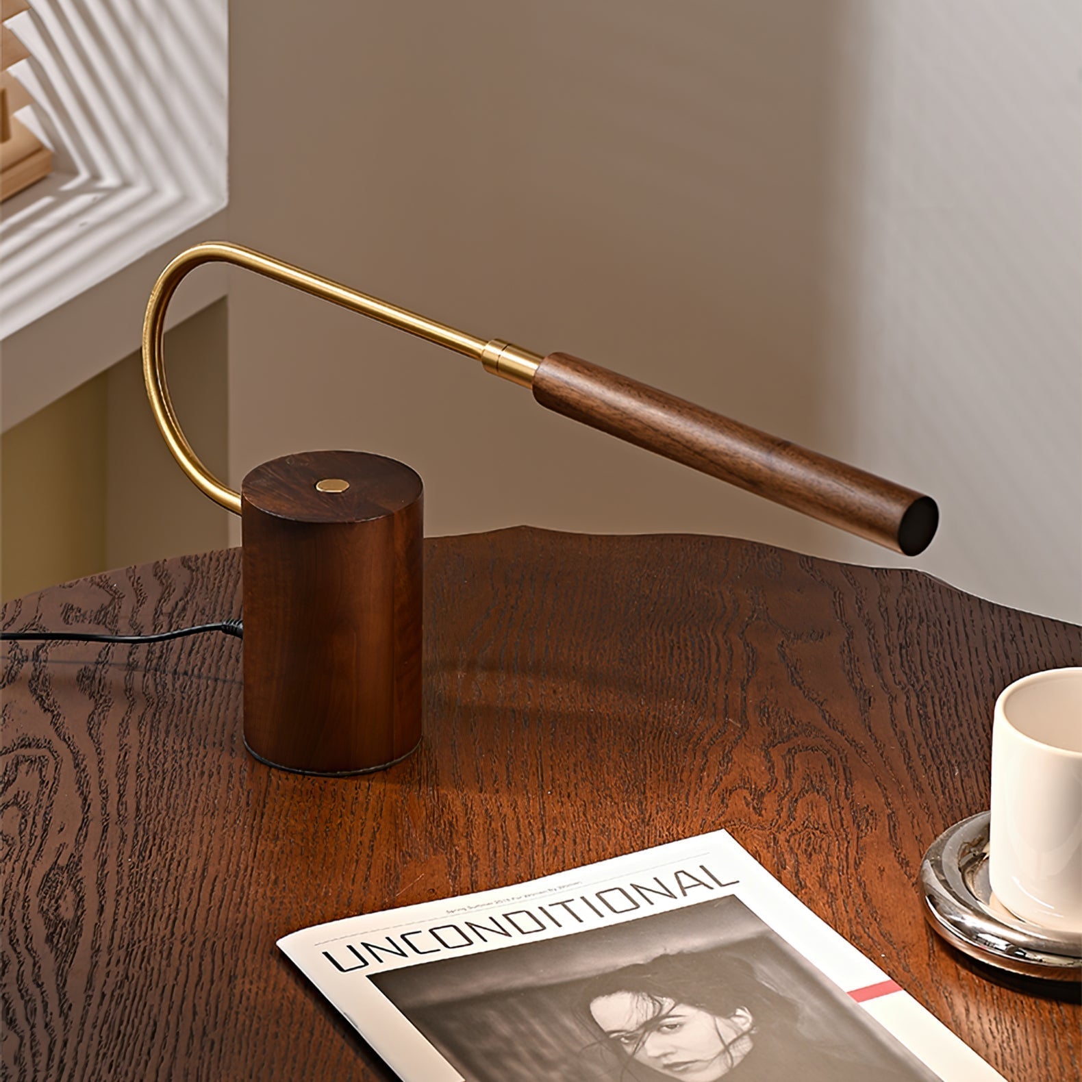 Lampe de Table en Bois de Noyer - Éclairage Élégant et Rechargeable