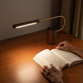 Lampe de Table en Bois de Noyer - Éclairage Élégant et Rechargeable