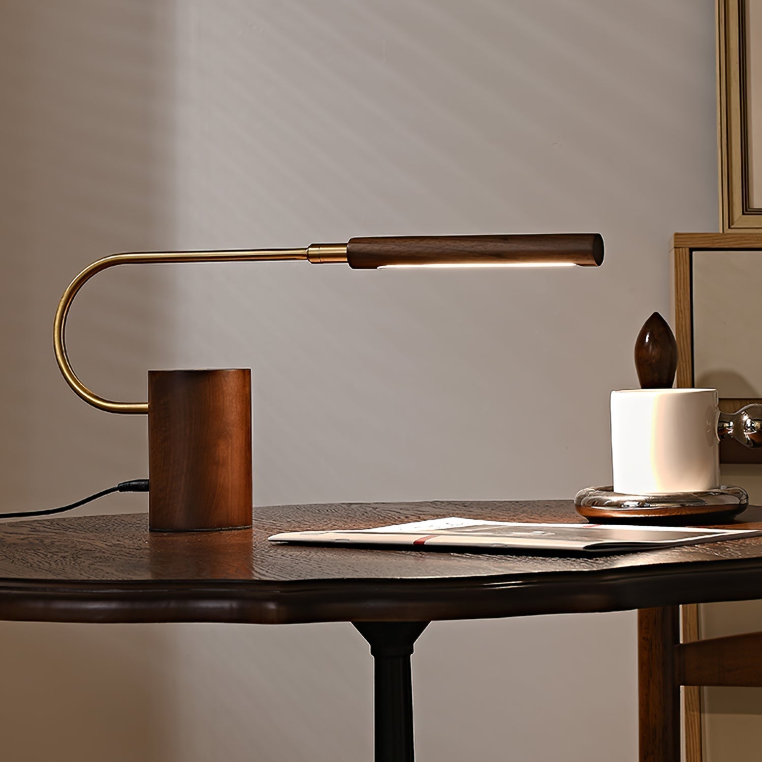 Lampe de Table en Bois de Noyer - Éclairage Élégant et Rechargeable