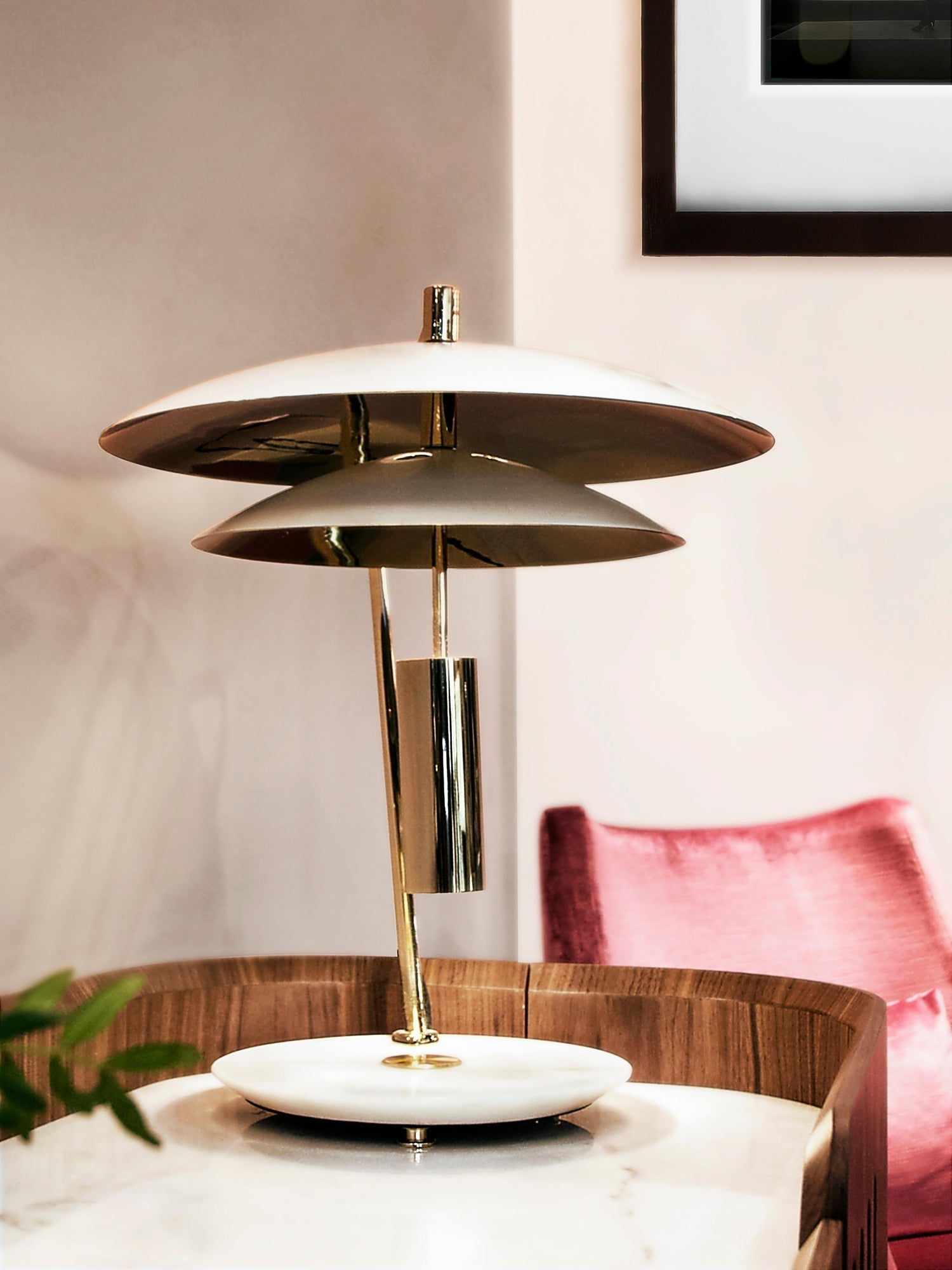 Lampe en Aluminium Blanc avec Base en Marbre - Élégance et Sophistication pour Votre Intérieur