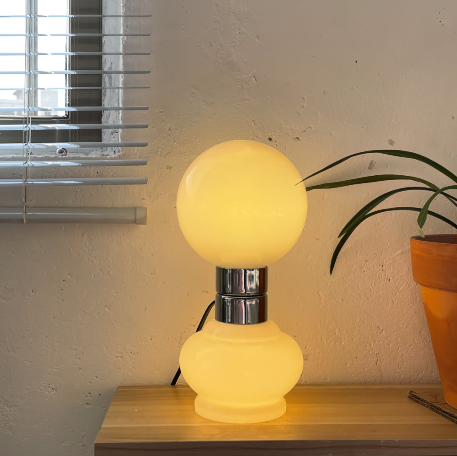 Lampe en Verre Blanc Élégante - Design Moderne et Durable