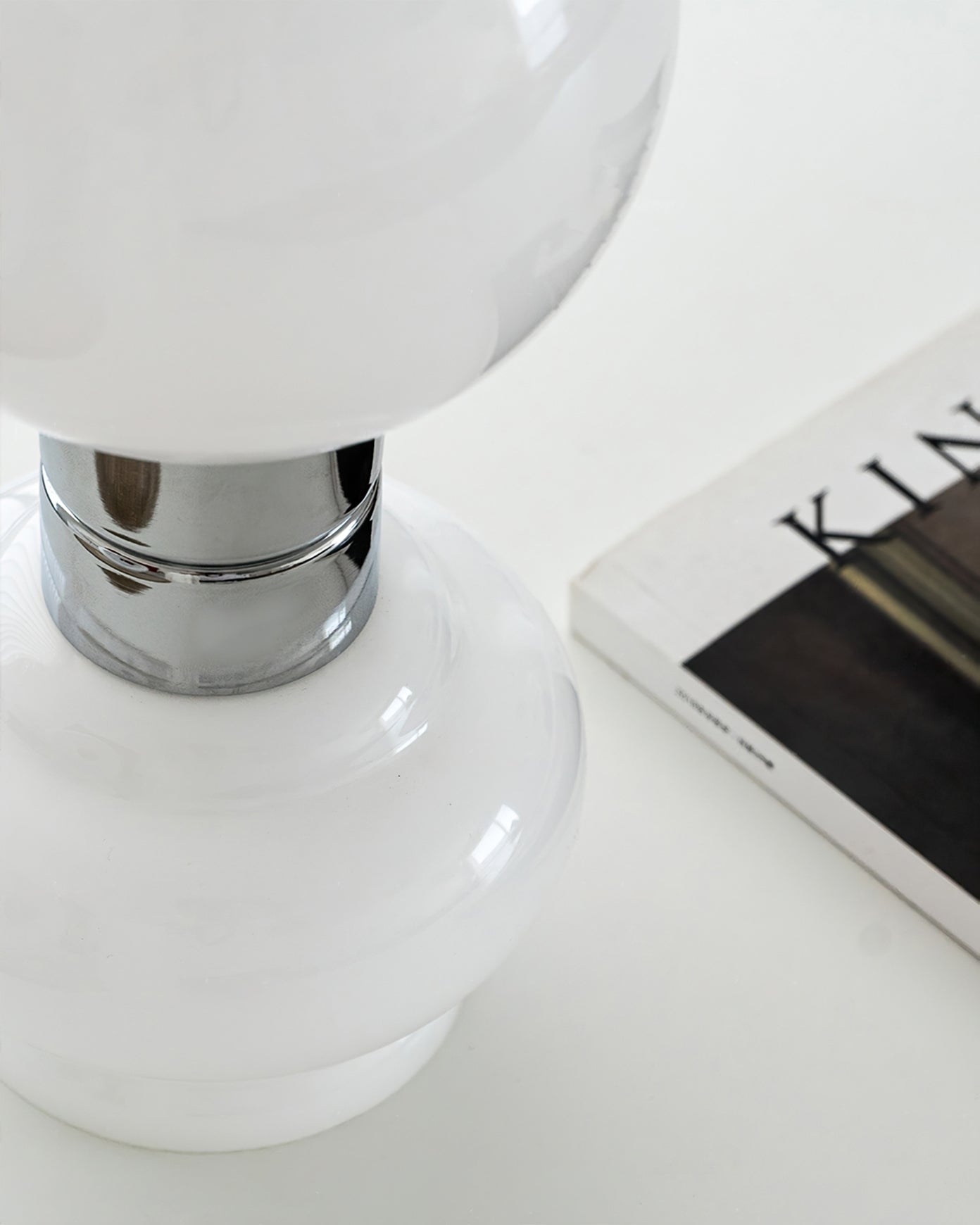 Lampe en Verre Blanc Élégante - Design Moderne et Durable