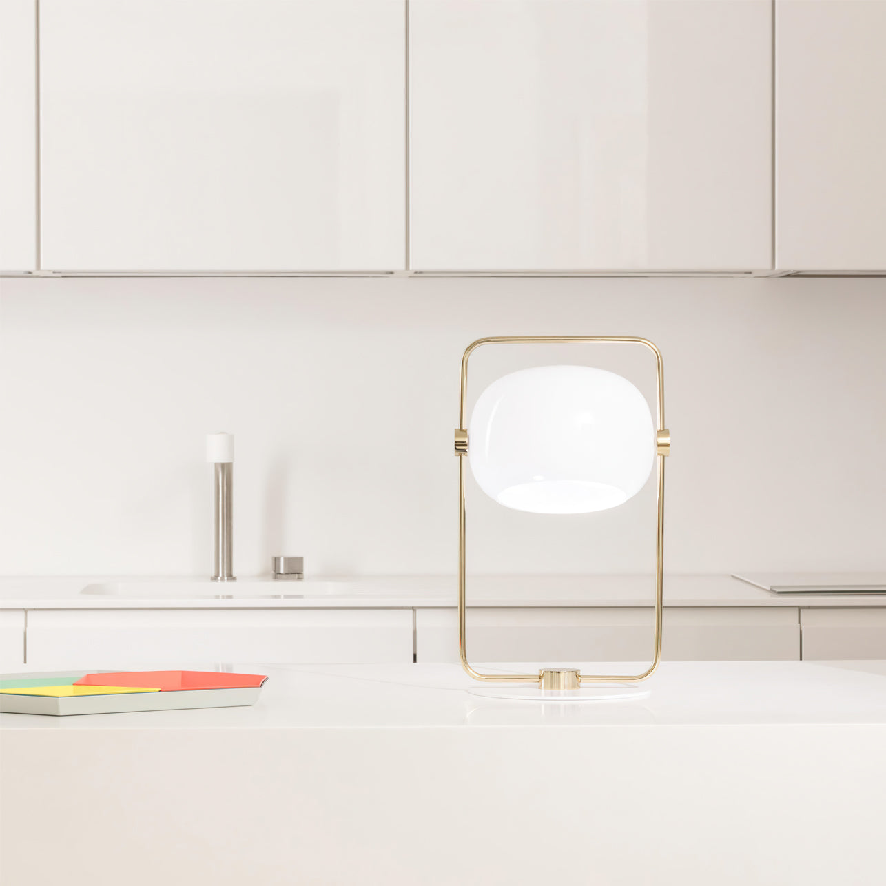 Lampe de Table en Verre Élégante - Design Minimaliste et Matériaux Premium