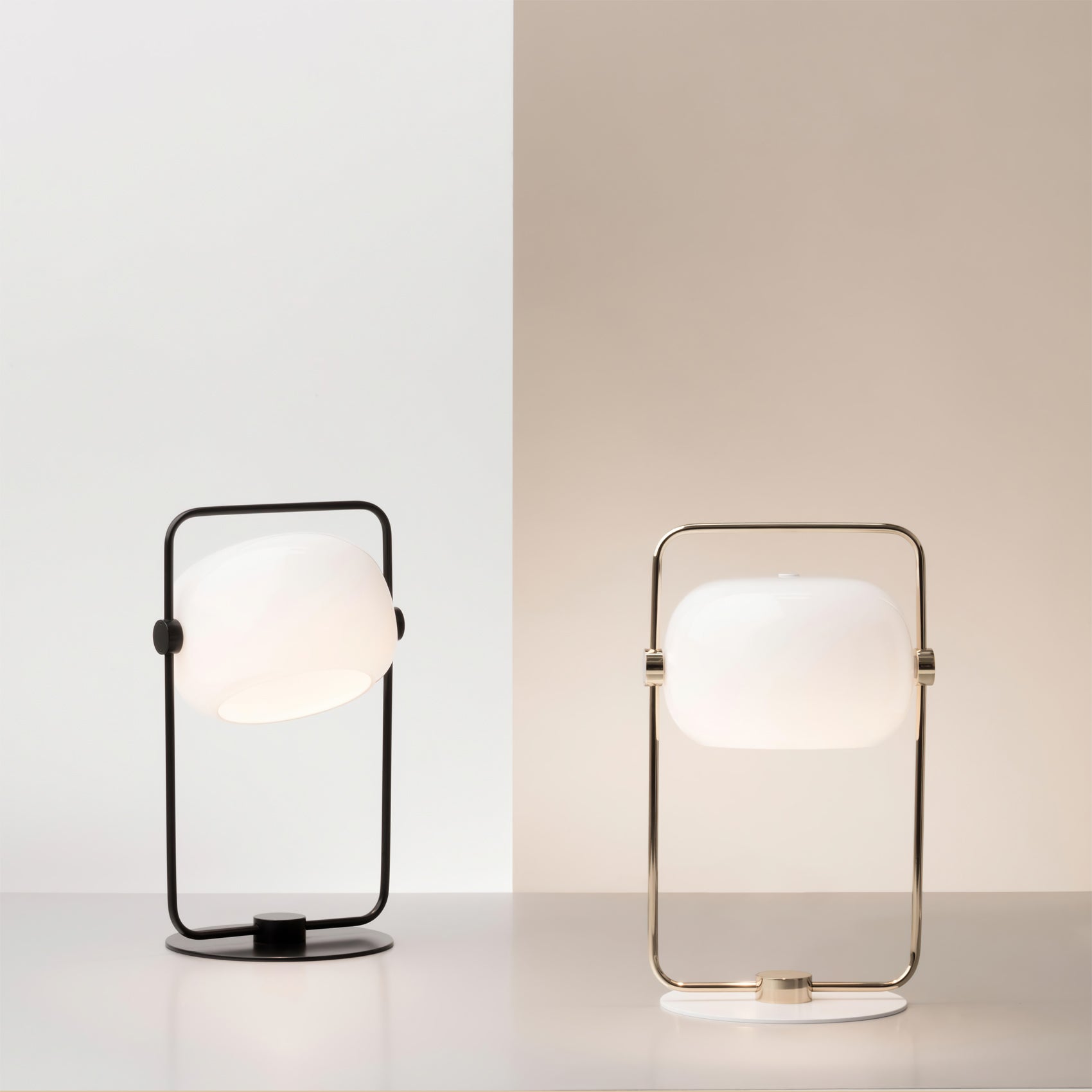 Lampe de Table en Verre Élégante - Design Minimaliste et Matériaux Premium