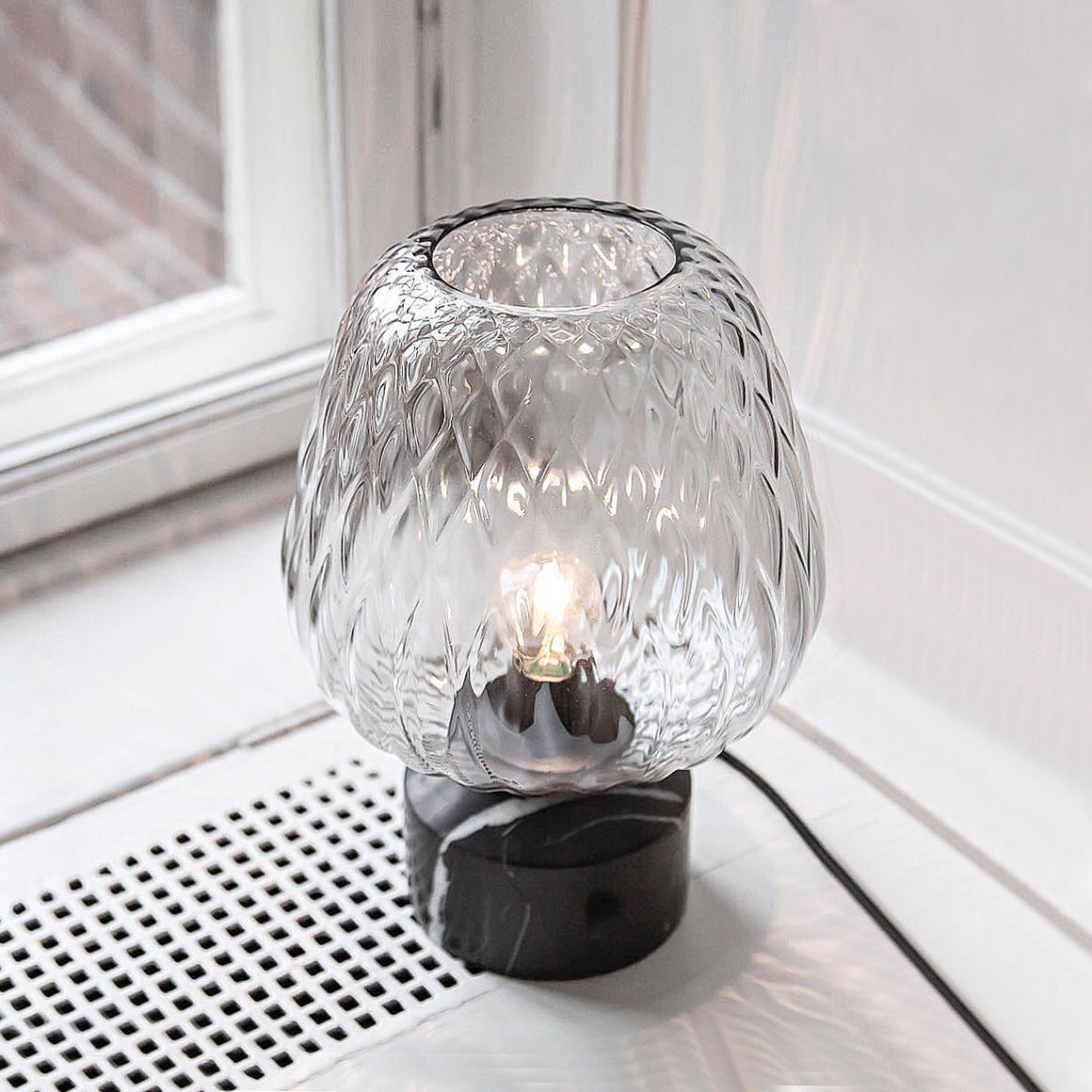 Lampe de Table Moderne en Verre - Abat-jour Élégant et Lumière Ambiante