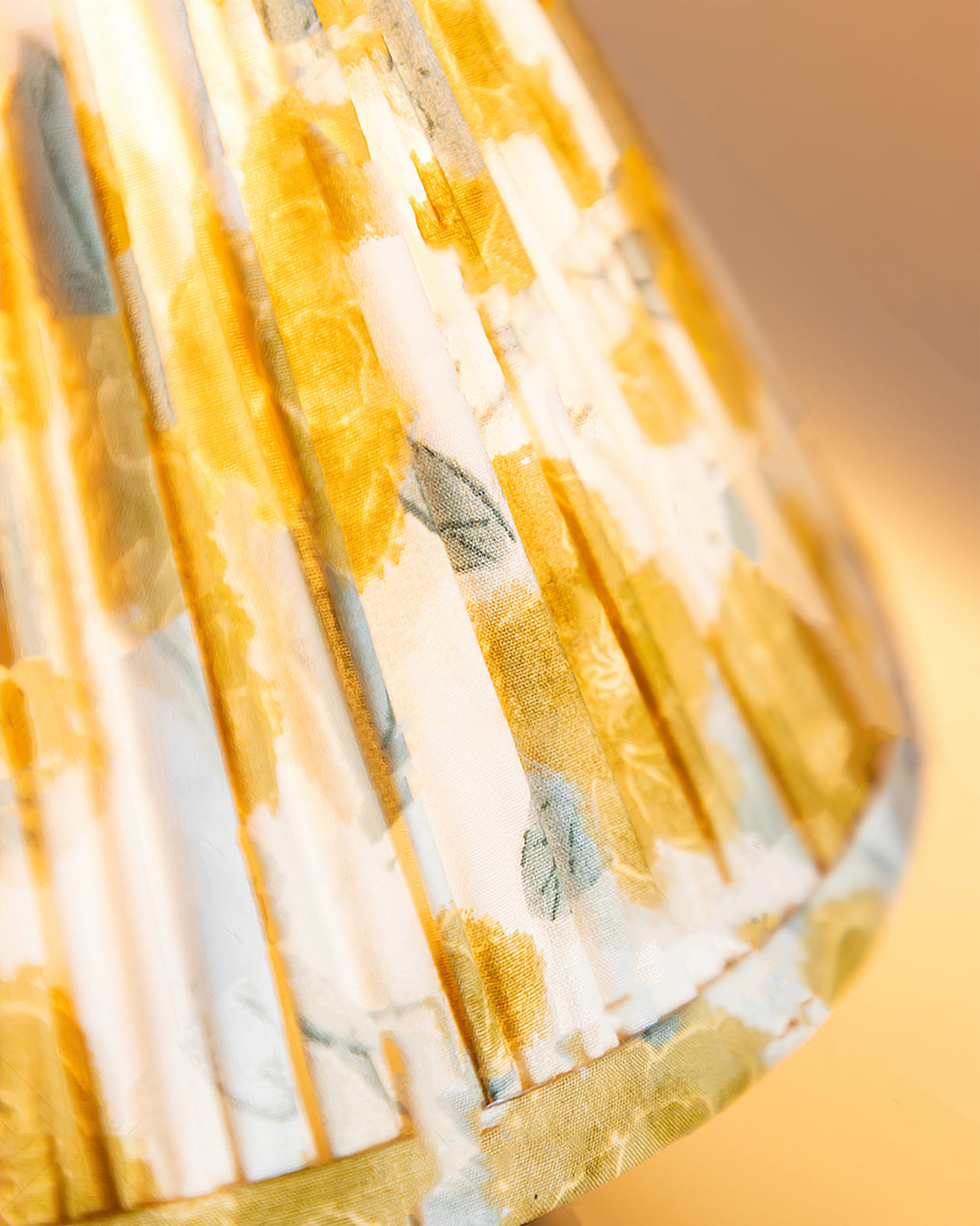 Lampe de Bureau Élégante en Bois - Abat-Jour en Forme de Fleur