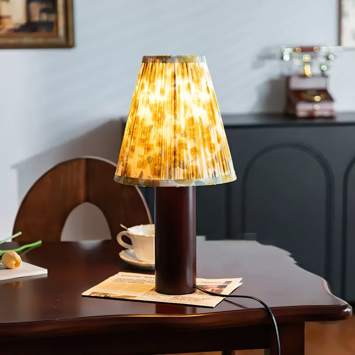 Lampe de Bureau Élégante en Bois - Abat-Jour en Forme de Fleur