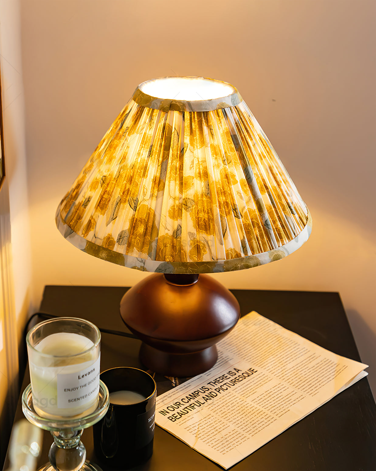 Lampe de Bureau Élégante en Bois - Abat-Jour en Forme de Fleur