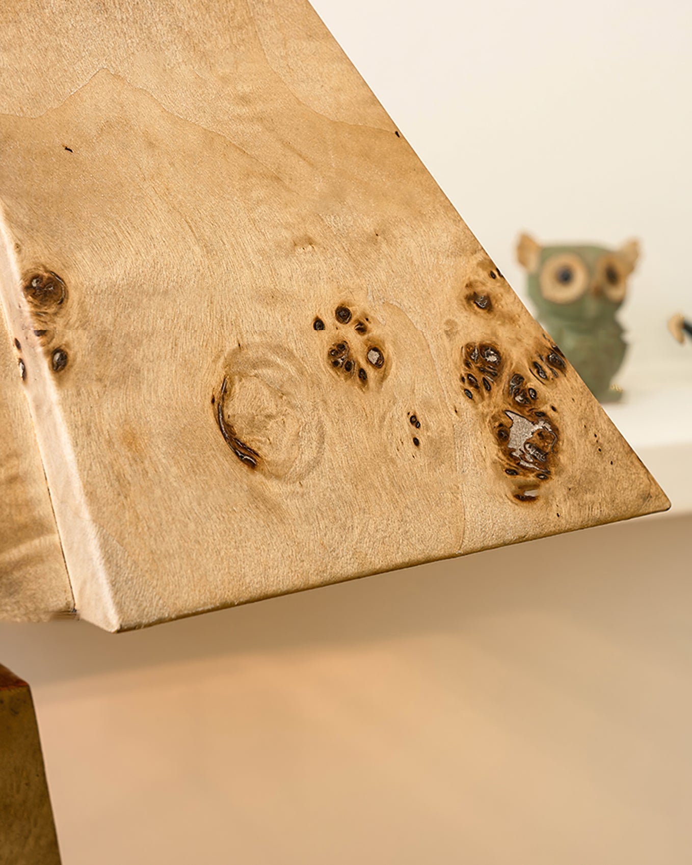 Lampe de Table en Bois Naturel - Design Géométrique et Éclairage Chaleureux