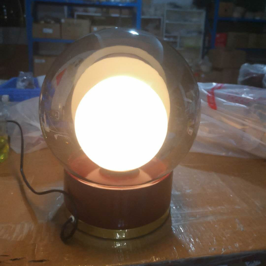 Lampe de Table Géométrique - Lumière Chaude et Accueillante