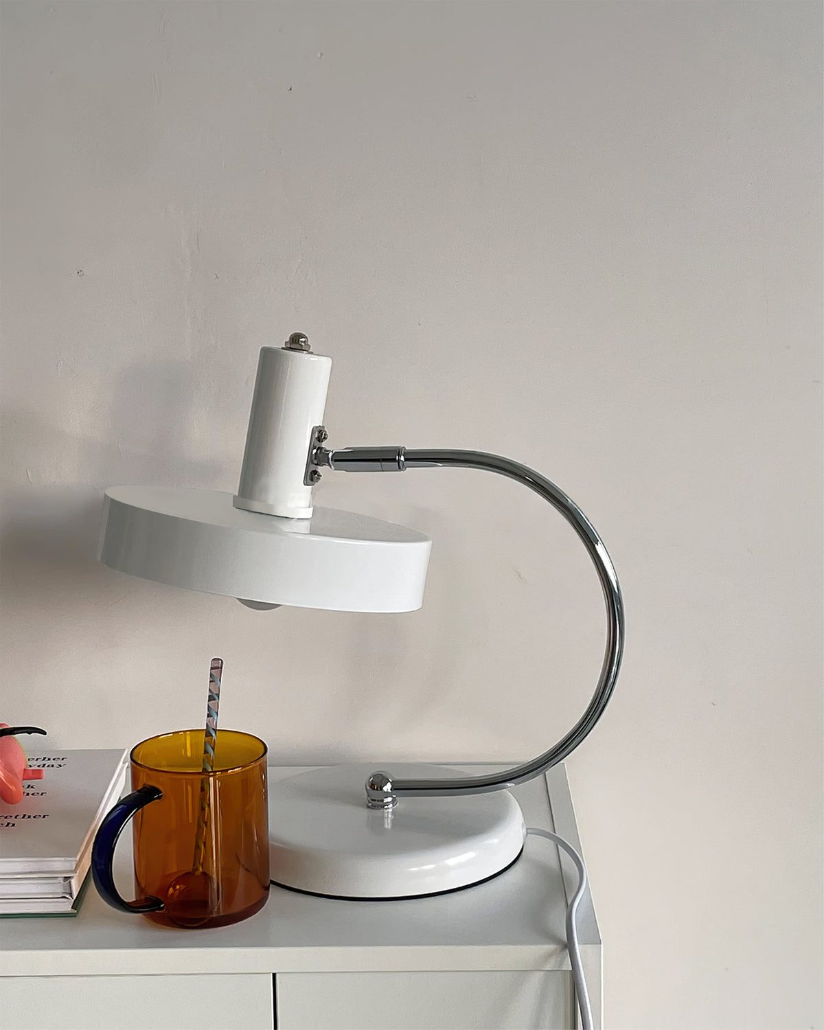Lampe de Bureau Moderne et Élégante - Éclairage Fiable et Atmosphère Accueillante