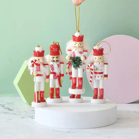 Marionnettes Casse-Noisette en Bois - Décoration Élégante pour Noël