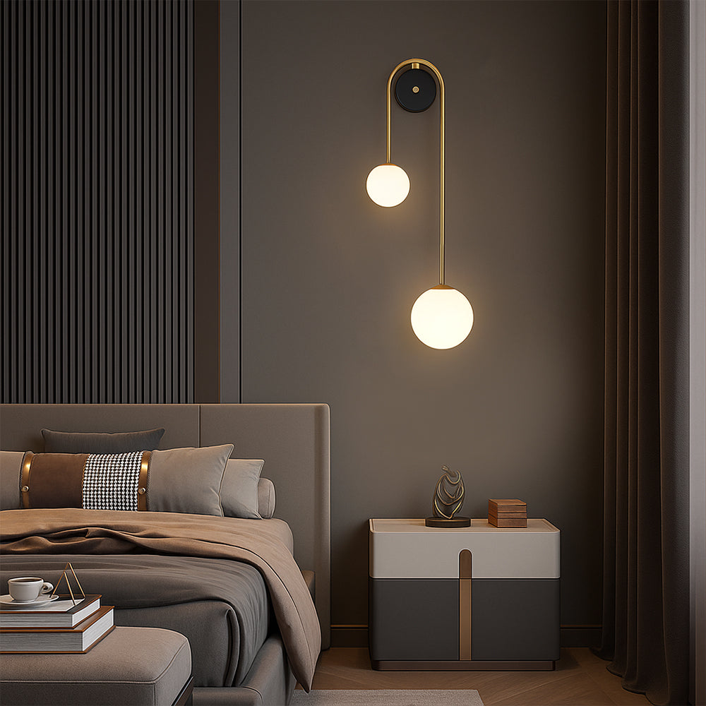 Applique Murale Contemporaine en Laiton - Design Épuré et Ambiance Chaleureuse