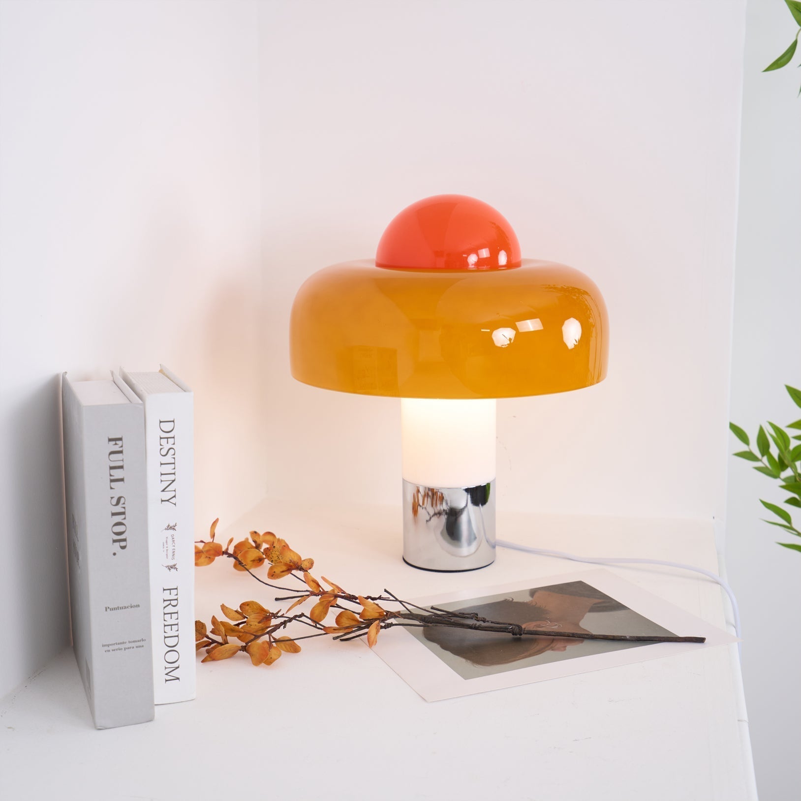 Lampe de Table Design Moderne - Abat-jour en Verre Orange Élégant
